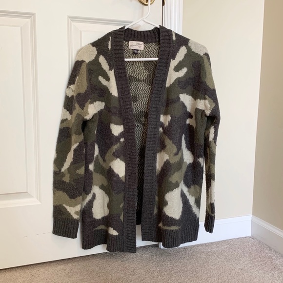 Universal Thread Sweaters - Universal Thread Camo Print Soft Open Cardigan